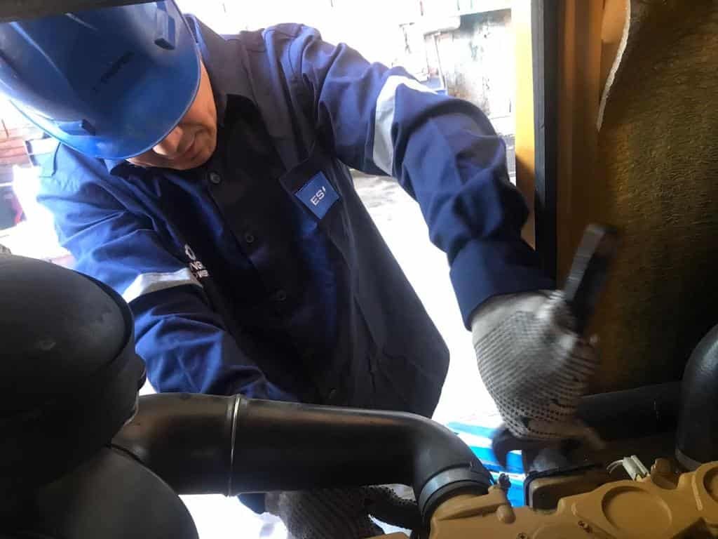 Reparación de tablero de control de generador eléctrico.