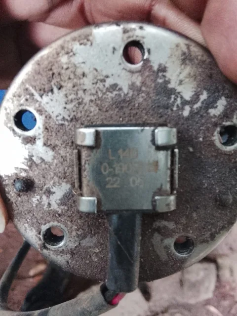 Detalle del medidor de combustible antiguo para generador
