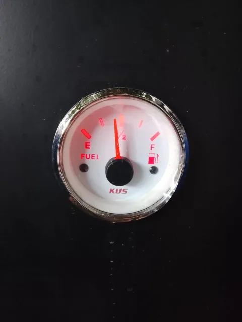 Nuevo medidor de combustible tipo reloj instalado en generador