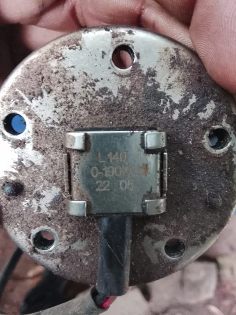 Vista frontal del medidor nuevo con indicador de nivel de combustible