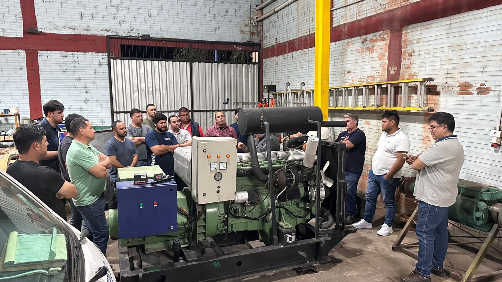 Práctica en grupo generador Electroservis Academy